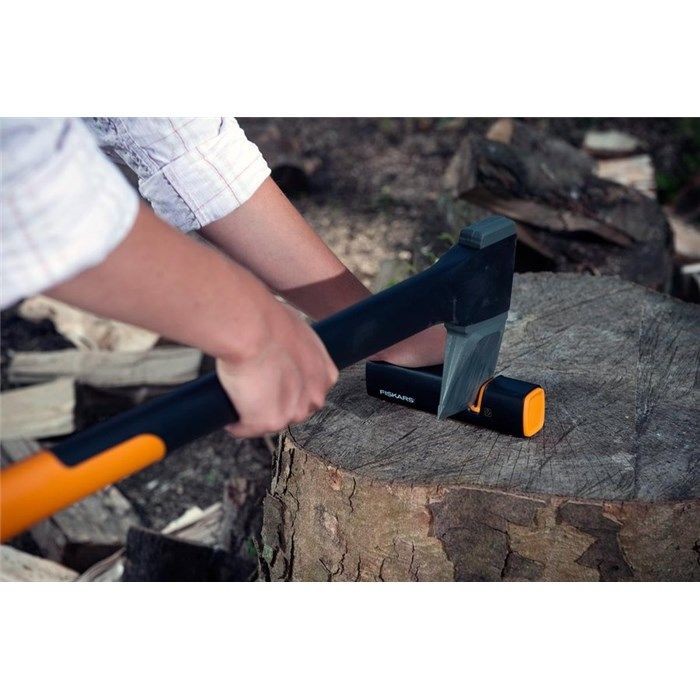 FISKARS - ostřič nožů a seker 165mm. 90g.