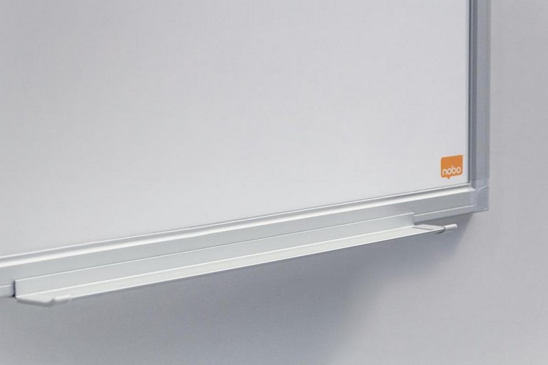 Tabule magnetická v hliníkovém rámu 90 x 60 cm.